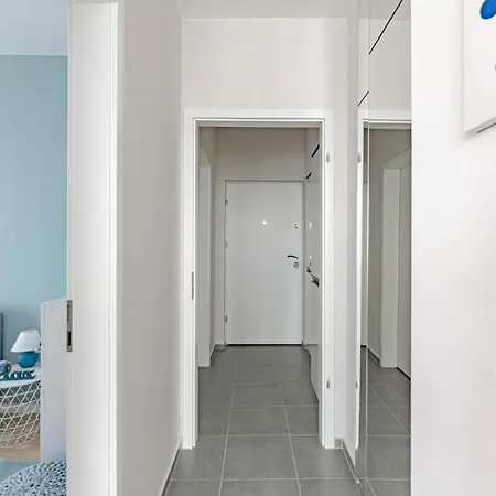 Waterfront Luxury - Paid Parking Option Villa Budapest