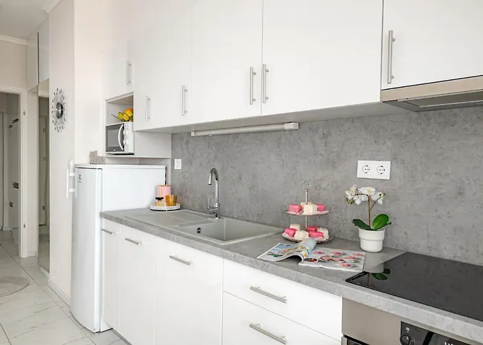 Waterfront Luxury - Paid Parking Option Villa Budapest