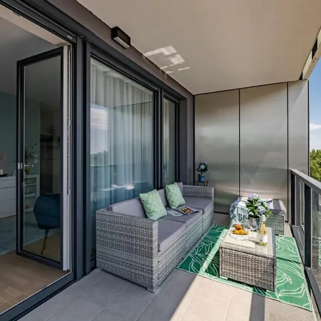 Waterfront Luxury - Paid Parking Option Villa