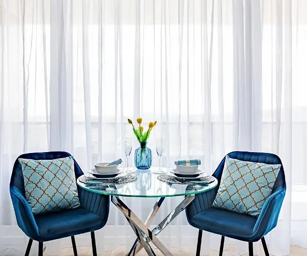 Waterfront Luxury Residence - Paid Parking Option *