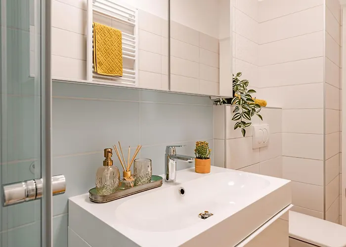 Waterfront Luxury Residence - Paid Parking Option Budapest